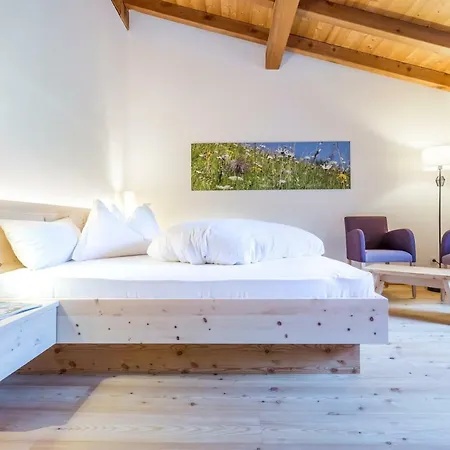 Tonzhaus Hotel 4*